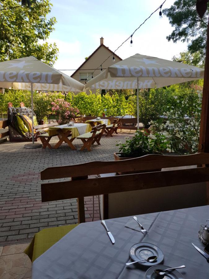 Sommer Panzio Balatonföldvár Exteriör bild