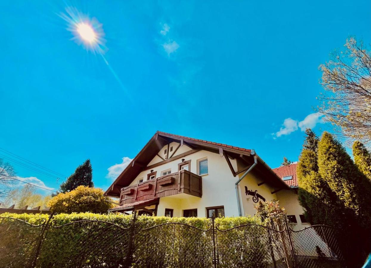 Sommer Panzio Balatonföldvár Exteriör bild
