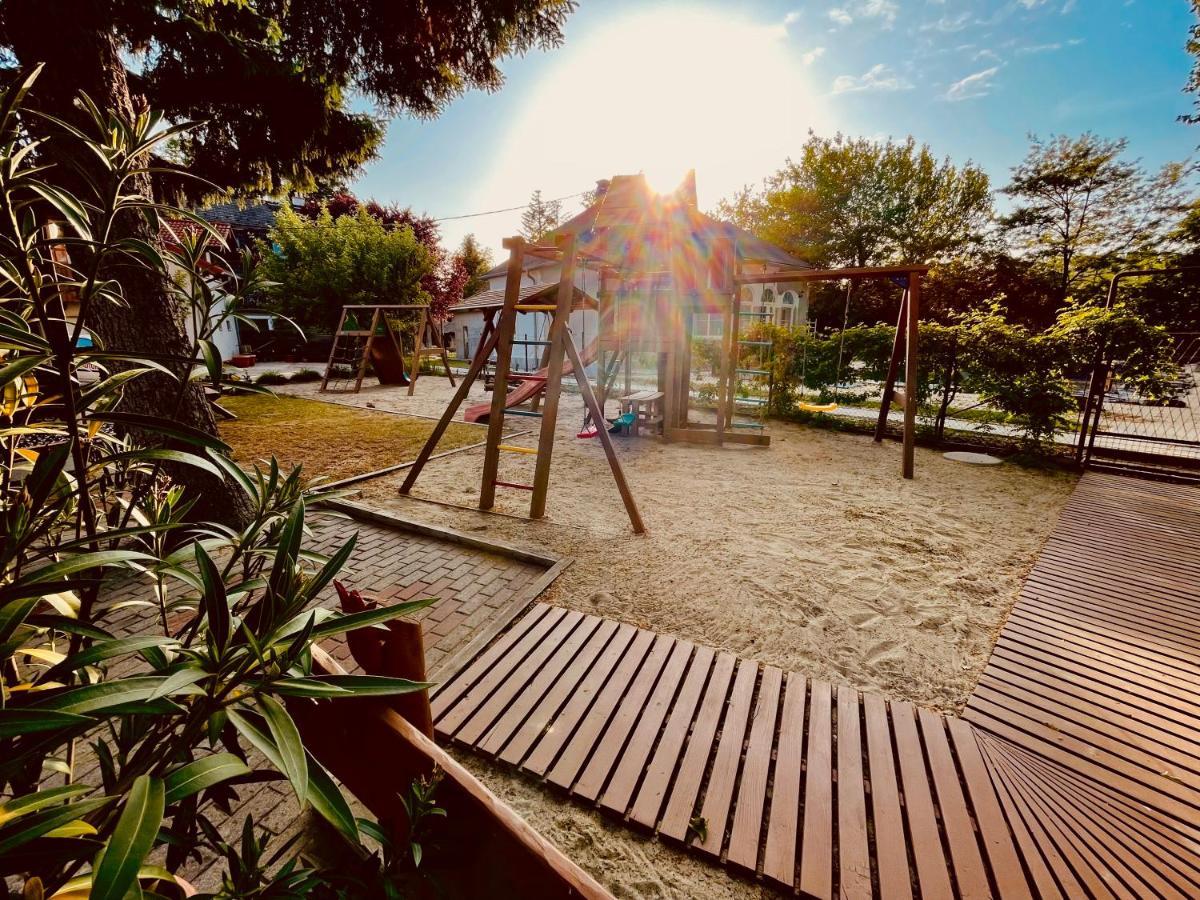 Sommer Panzio Balatonföldvár Exteriör bild