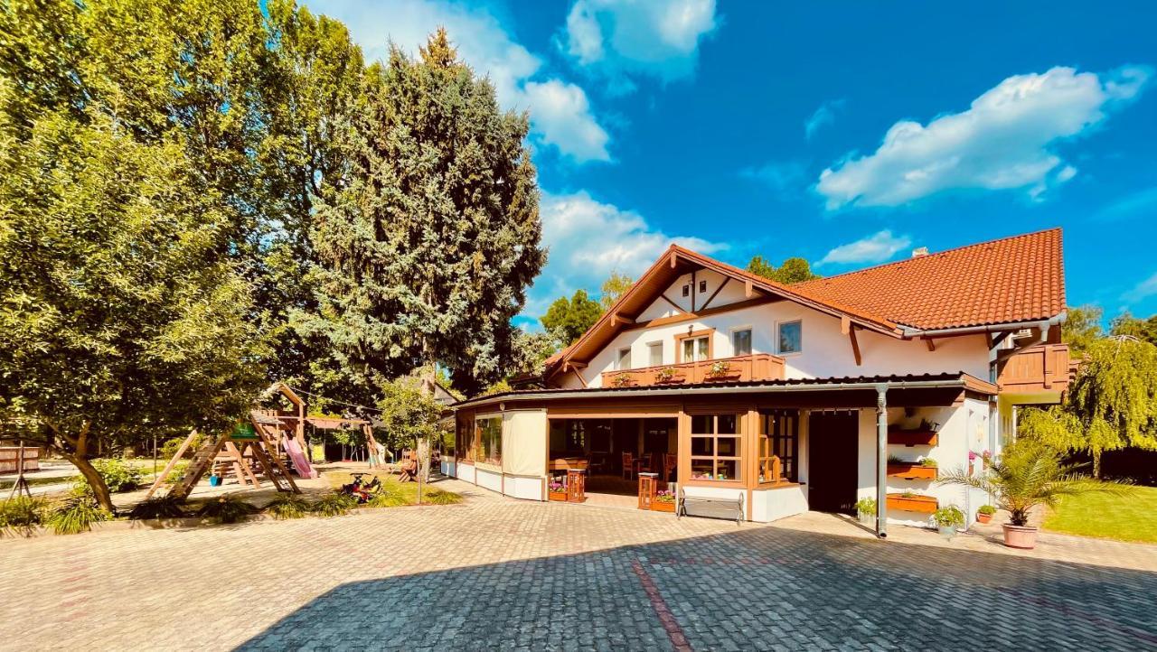 Sommer Panzio Balatonföldvár Exteriör bild