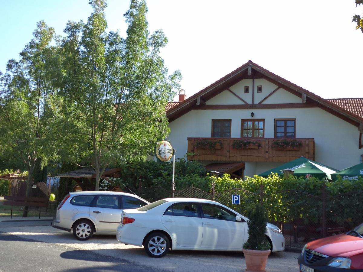 Sommer Panzio Balatonföldvár Exteriör bild